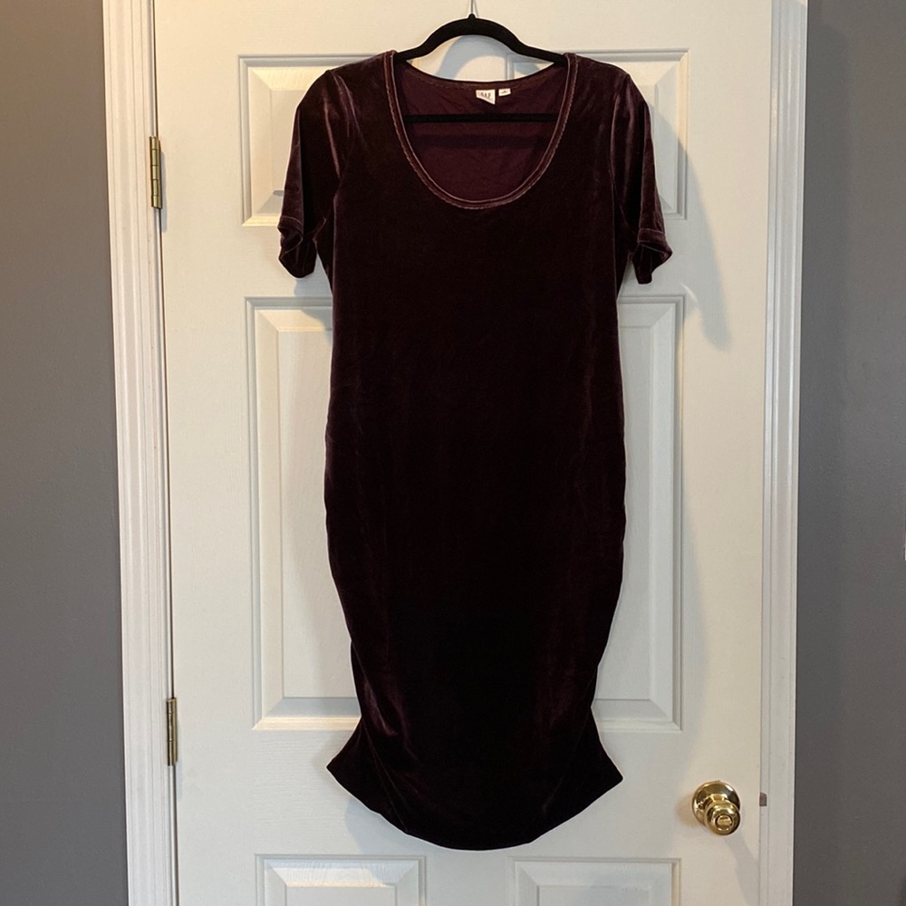Very gently used Gap Maternity velvet dress. Size M